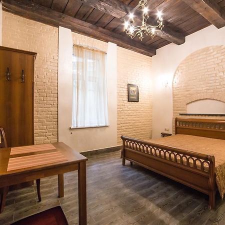 Apartment On Valova 16-2- 2 Minutes To Market Square Lviv Kültér fotó