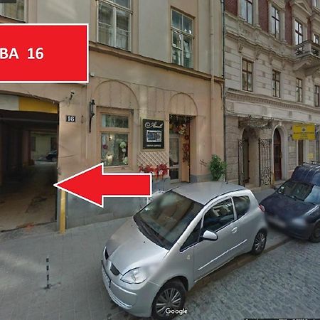 Apartment On Valova 16-2- 2 Minutes To Market Square Lviv Kültér fotó