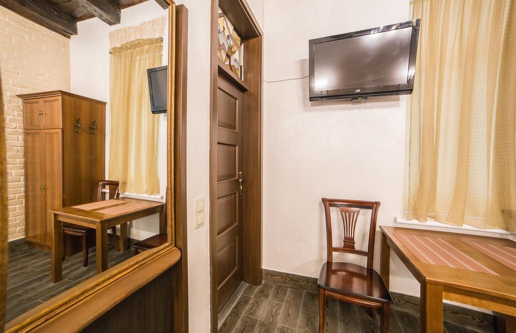 Apartment On Valova 16-2- 2 Minutes To Market Square Lviv Kültér fotó