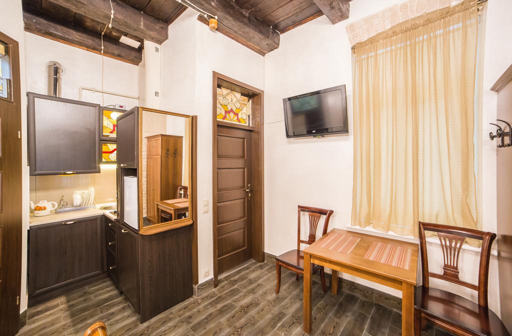 Apartment On Valova 16-2- 2 Minutes To Market Square Lviv Kültér fotó