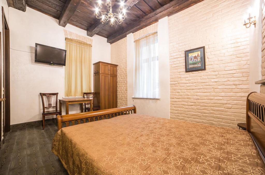Apartment On Valova 16-2- 2 Minutes To Market Square Lviv Kültér fotó