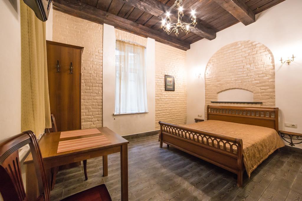 Apartment On Valova 16-2- 2 Minutes To Market Square Lviv Kültér fotó